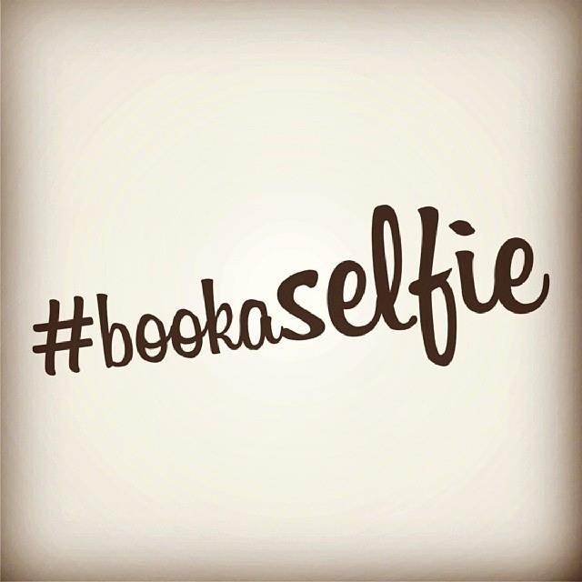 Câștigă cărți pe Instagram cu #bookaselfie